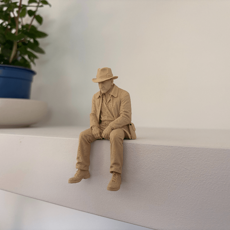 Statue d'explorateur beige mat - Home Office With Bookshelves avis et prix