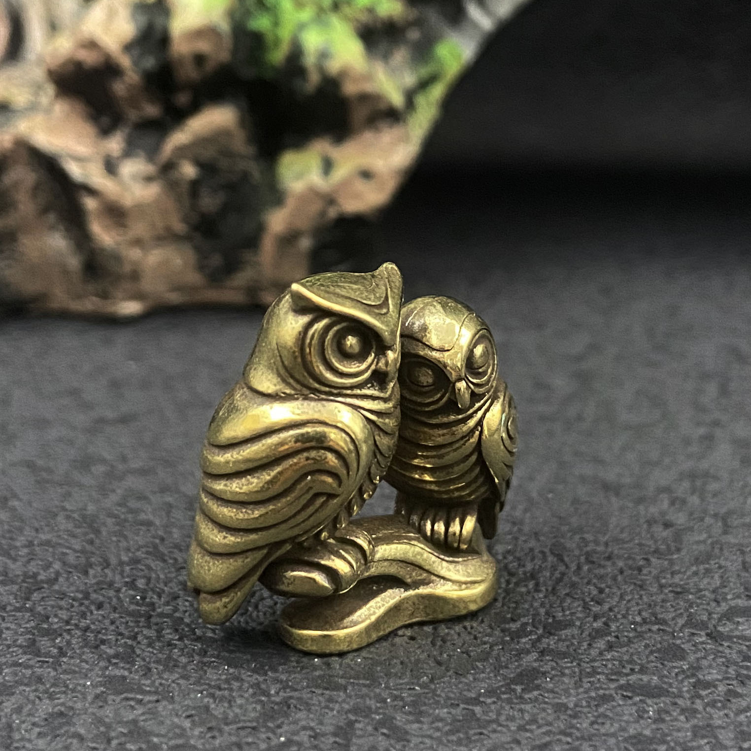 Figurines d'hibou en laiton, 1 - Home Office With Bookshelves avis et prix