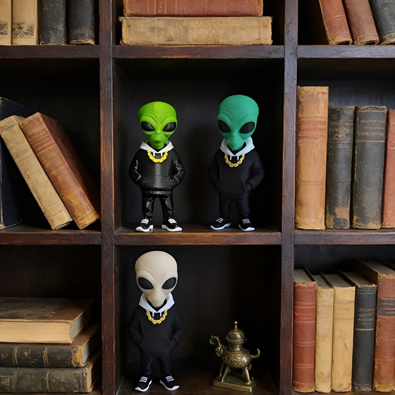 1 figurine d'alien verte avec  - Home Office With Bookshelves avis et prix